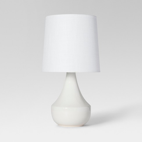 White lamp. Настольная лампа белая 