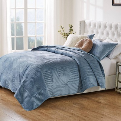 Spa Blue Twin Velvet Reversible Quilt Set with Polyfill
