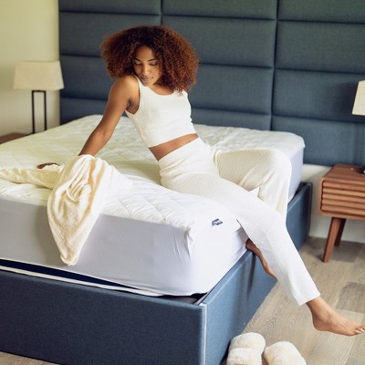 White Quilted Cotton Queen Mattress Pad with Microfiber Fill