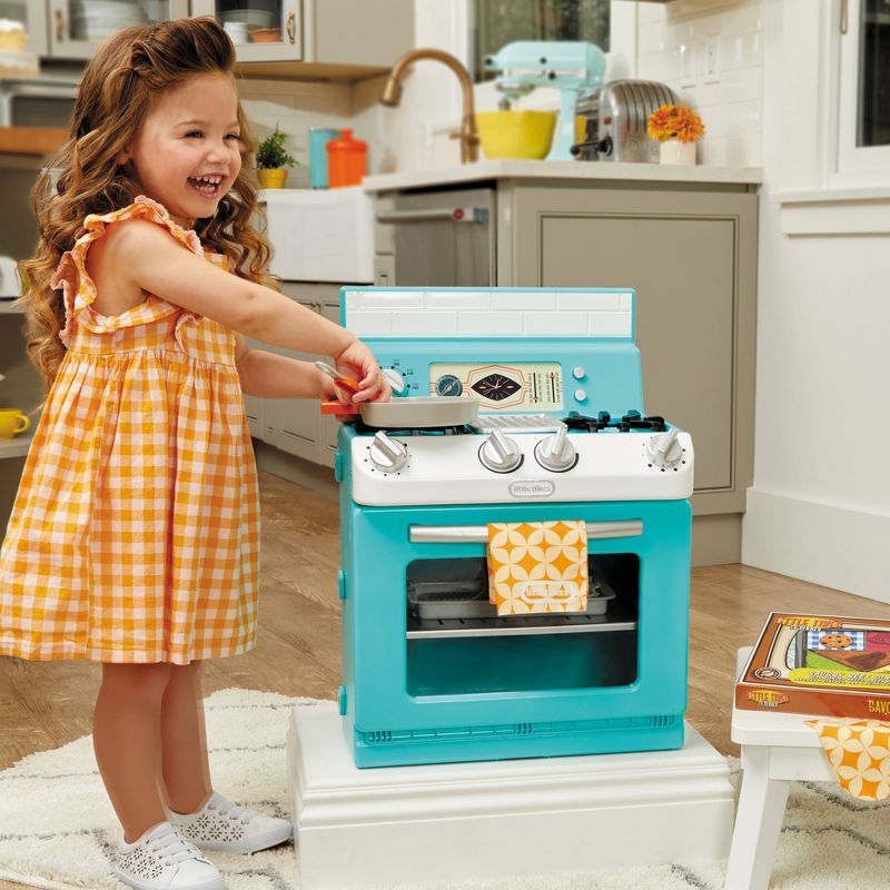 Little Tikes Retro &#8216;50s Inspired Oven Realistic Pretend Play Kitchen Appliance, 4 of 8