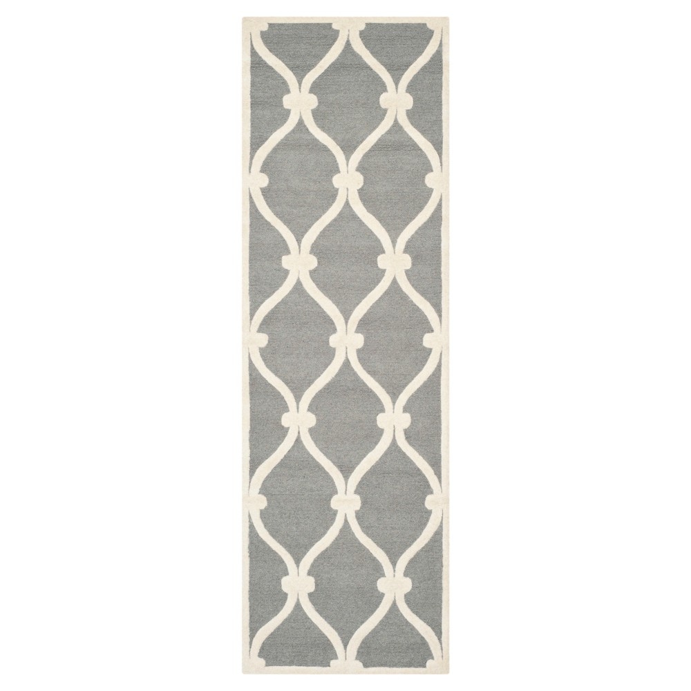 2'6inx10' Runner Trellis Dark Gray - Safavieh