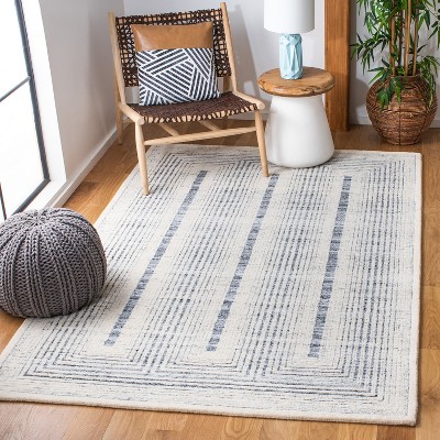 Gray and Ivory Hand-Tufted Wool Area Rug 4' x 6'