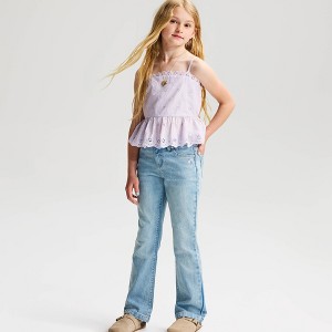 Jeans de Campana con Bordado Floral y Tiro Medio para Niñas - Cat & Jack™ Lavado Claro