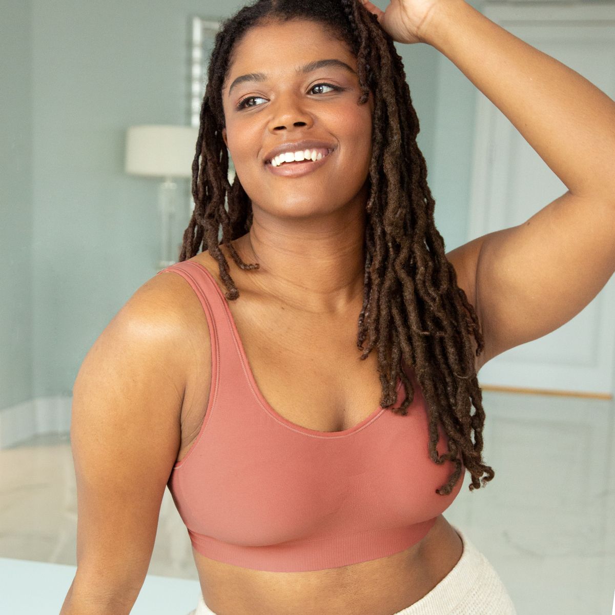 Fruit of the Loom Women's Everyday Smooth Wireless Full Coverage Shaper Bralette - thumbnail 8