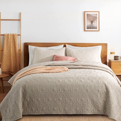 Peace Nest Quilted Microfiber Coverlet Set with Envelope Closure Pillowcases