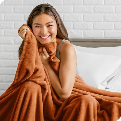 Sienna Twin/Twin XL Microfleece Ultra-Soft Reversible Throw Blanket