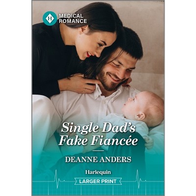 Single Dad's Fake Fiancée - (Nashville Midwives) Large Print by  Deanne Anders (Paperback)