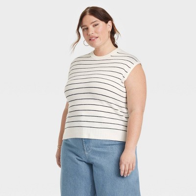 Women's Crewneck Sweater Vest - Universal Thread™