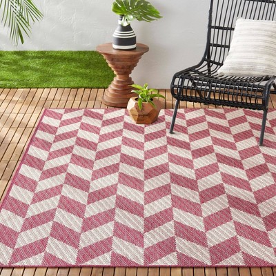 Red and Ivory Geometric 6' x 9' Reversible Indoor/Outdoor Rug