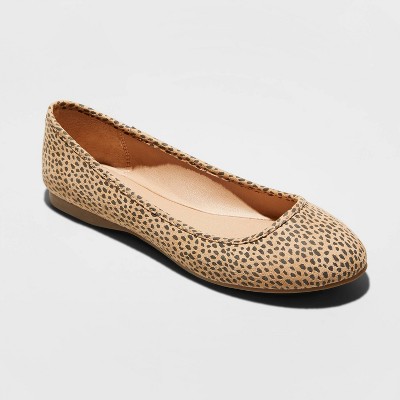 wide width cheetah flats