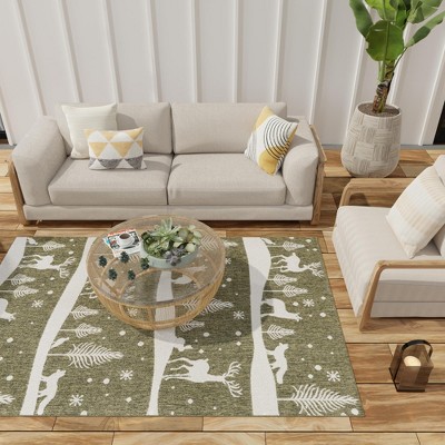 Green and Ivory Synthetic Outdoor Holiday 5' x 7' Area Rug