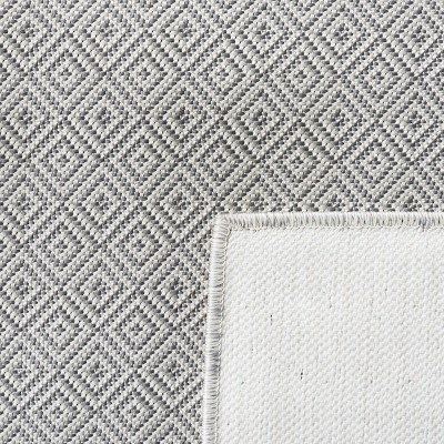 Gray Diamond Pattern Synthetic Indoor/Outdoor Area Rug, 5'-1" x 7'-6"