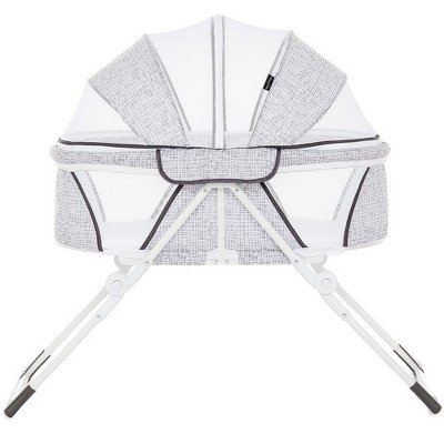 Circle bassinet outlet with canopy