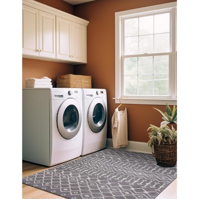 Light Gray Rectangular Trellis Synthetic Area Rug 5' x 8'