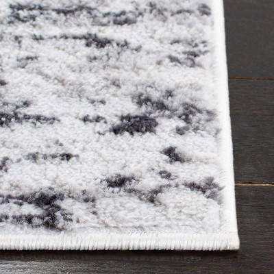 Amelia 5'3" x 7'6" Light Grey/Charcoal Reversible Synthetic Area Rug