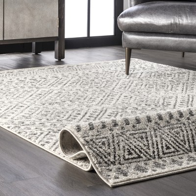 Modern Gray Diamond Trellis 80" Synthetic Area Rug