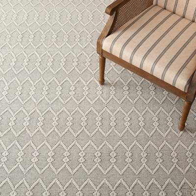 Ivory Hand-Tufted Wool and Synthetic Round Area Rug