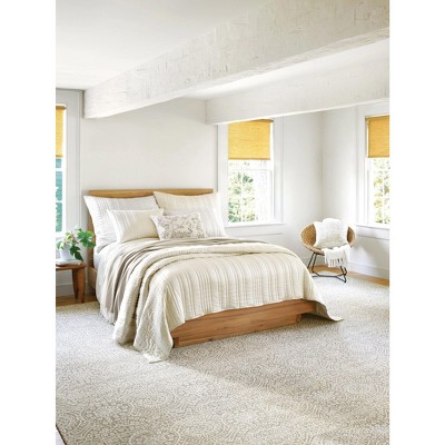 Ivory and Taupe Medallion Wool 8' x 10' Area Rug