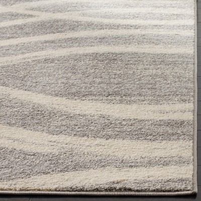 Chic Grey/Cream Synthetic 6' x 9' Easy-Care Rectangular Rug