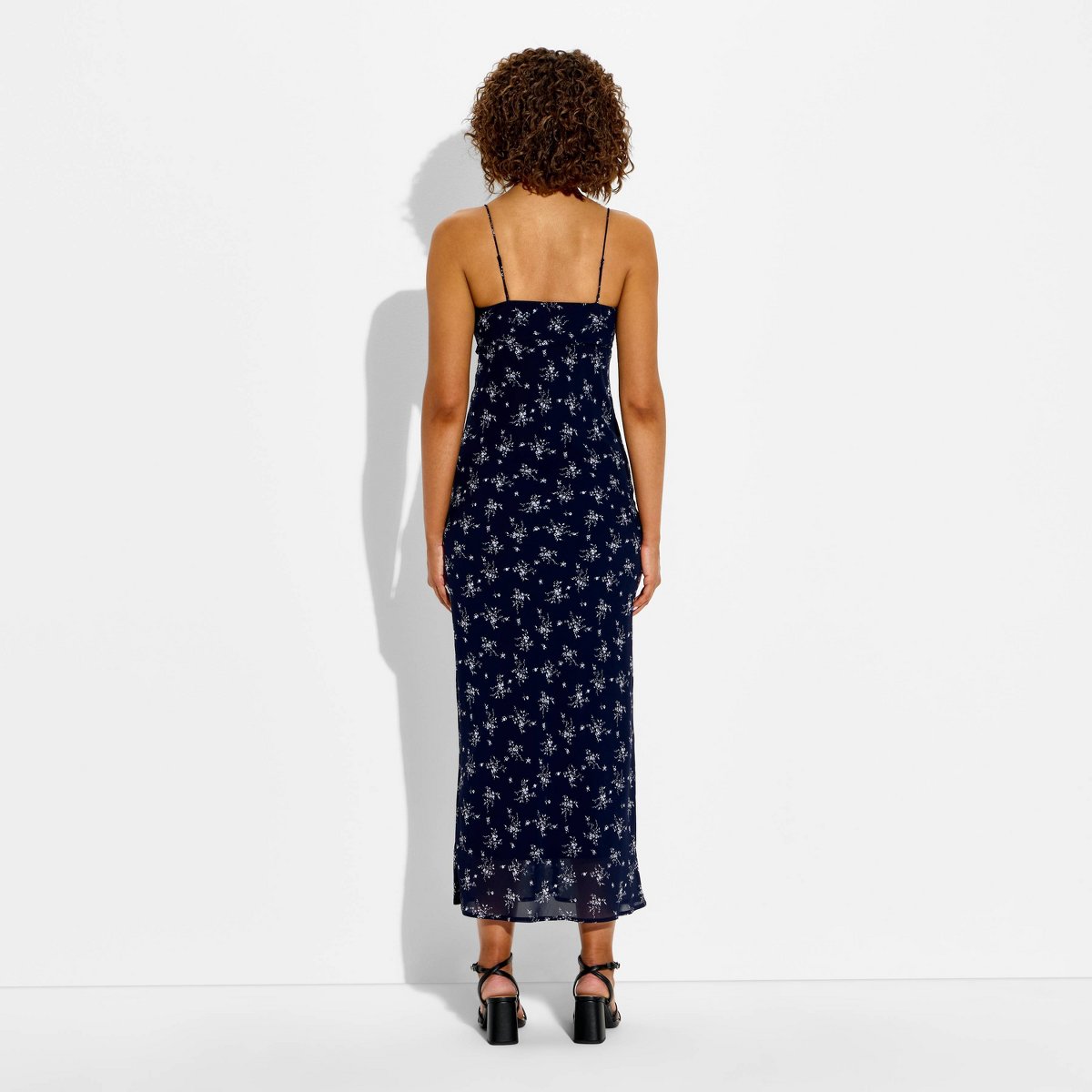 Женские платья Wild Fable Women's Sleeveless Maxi Empire Waist Dress - Wild Fable™ Navy Blue Floral XL — фото 3