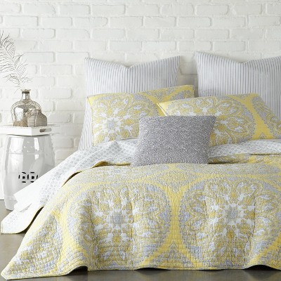 Yellow quilt deals