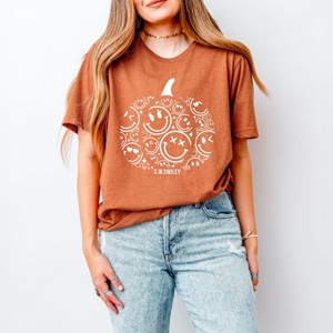 Simply Sage Market S.W.Smiley Pumpkin Outline Short Sleeve Tee - 1 of 4