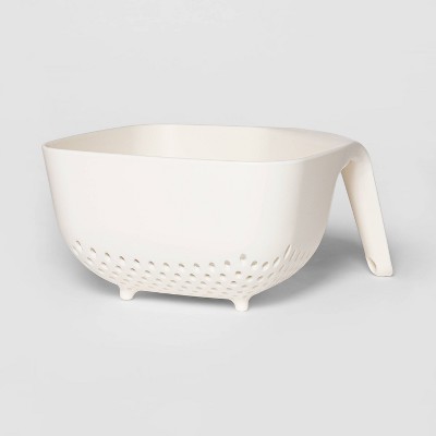 white colander