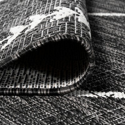 Handmade Boho-Chic Black/Ivory Diamond Trellis Synthetic Rug - 2x8 Feet