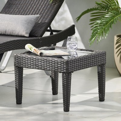 Outdoor Rattan Side Table, Patio Coffee Table With Tempered Glass Top, Modern PE Wicker Weather-resistant Patio Table