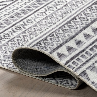 Gray Geometric Machine Washable Area Rug, 2' x 3'