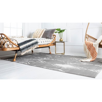 Manhattan Elegance 8' x 10' Reversible Gray Geometric Synthetic Rug