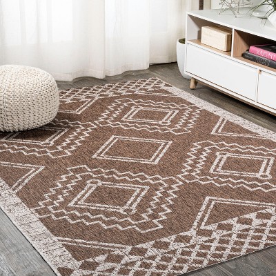 Brown and Beige Diamond Medallion Indoor/Outdoor Rug