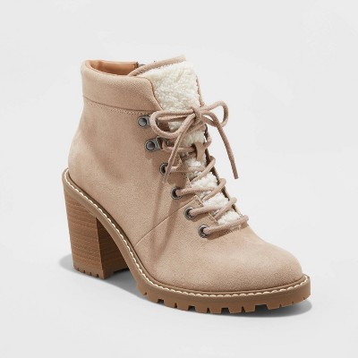 heeled hiking boots