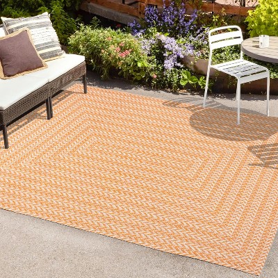 JONATHAN  Y Santa Monica Chevron Concentric Squares 5 x 8 (ft) Loomed Polypropylene Orange/Cream Rectangular Indoor/Outdoor Stripe Farmhouse/Cottage Hose washable Area rug
