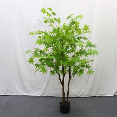 Artificial maple trees, fake green plants, trees in indoor home decoration potted plants, lifelike fake maple trees with leaves and trunks