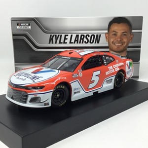 Kyle Larson 2021 Valvoline 1:24 Diecast - 1 of 4