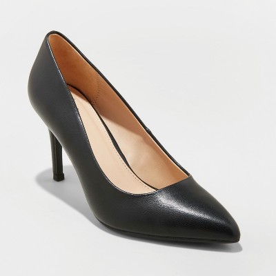 black leather pointed toe pumps