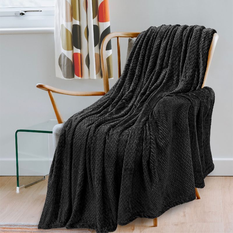 PAVILIA Lightweight Fleece Throw Blanket for Couch, Soft Warm Flannel Blankets for Bed, 3 of 7