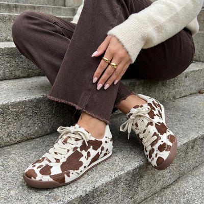Женские кроссовки CUSHIONAIRE Techno Women’s Vegan Cow Print Calf-Hair Lace-Up Sneakers with Memory Foam Comfort, Brown 8.5 — фото 5