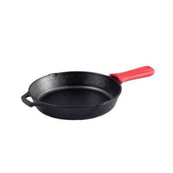 The Lodge Rust Eraser Easily Restores a Cast-Iron Skillet