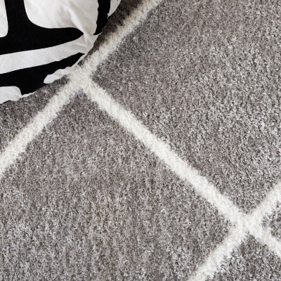 Tahoe 4' x 6' White and Grey Geometric Shag Rug