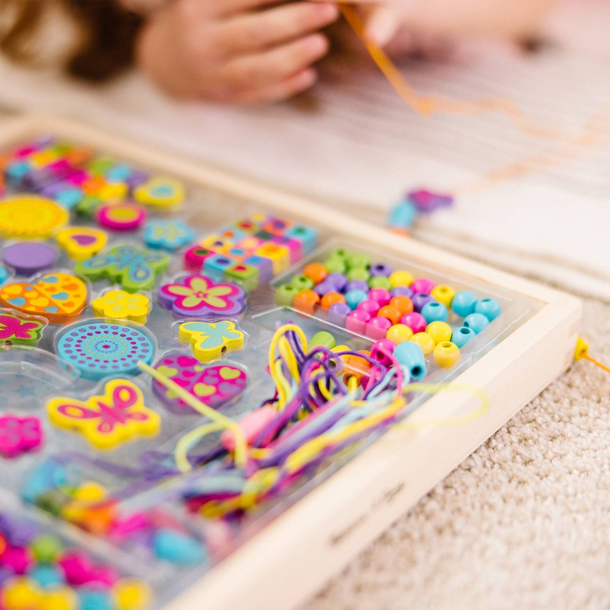 Melissa & Doug Bead Bouquet Deluxe Wooden Bead Set With 220+ Beads for Jewelry-Making: Craft Activity for Kids - thumbnail 5