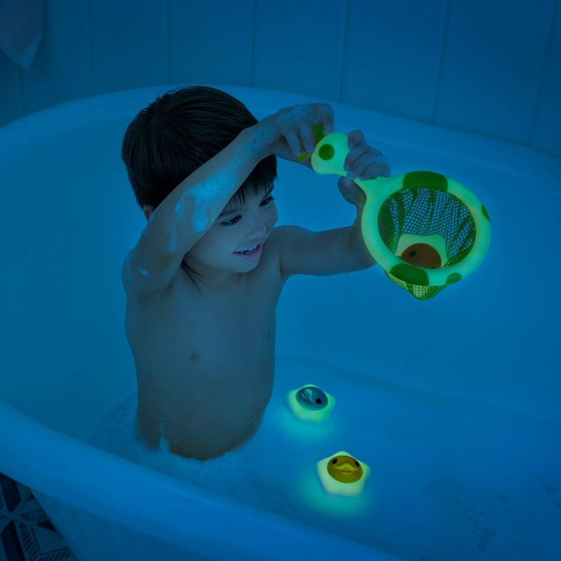 Munchkin Catch a Glowing Star Glow in the Dark Bath Toy, 3 of 12