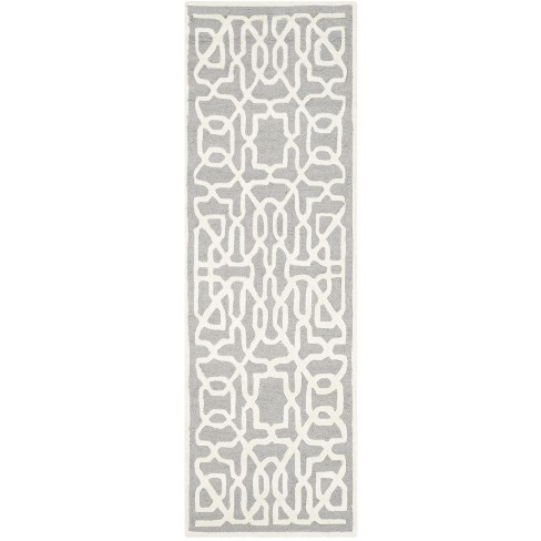 Cambridge CAM570 Tufted Indoor Rug - Safavieh - image 1 of 3