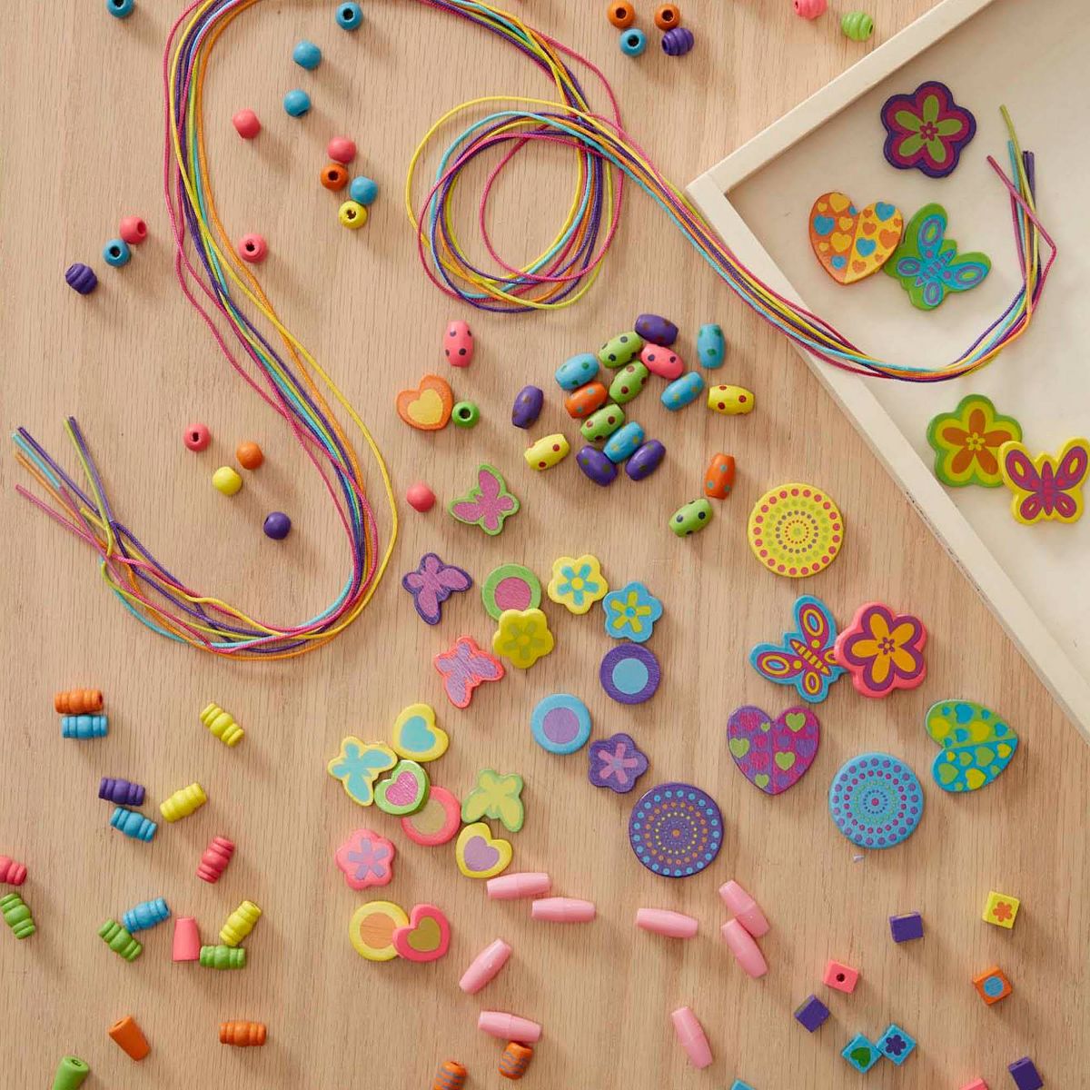 Melissa & Doug Bead Bouquet Deluxe Wooden Bead Set With 220+ Beads for Jewelry-Making: Craft Activity for Kids - thumbnail 9