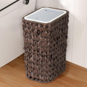 Small Trash Can with Lid and Removable Wicker Rattan Basket, 2.6 Gallon Waste Bin for Bathroom, Living Room, or Office – The Pop Home - 1 of 4