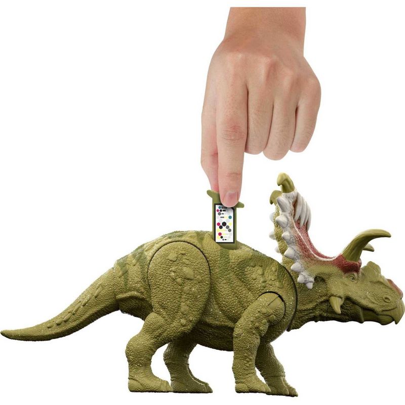 Jurassic World Legacy Collection Kosmoceratops Dinosaur Figure with Attack Action, 2 of 9