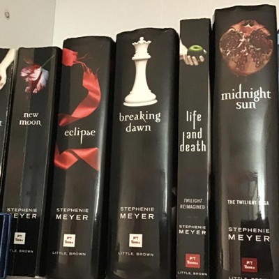  Twilight (The Twilight Saga, Book 1): 9780316015844: Stephenie  Meyer: Books