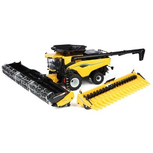 ERTL 1/32 New Holland CR11 Combine with Draper & Corn Heads Prestige Collection 61006 - 1 of 4