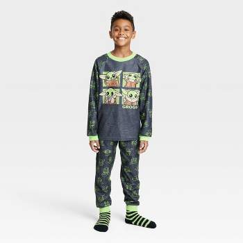 Boys' Star Wars: The Mandalorian The Child Pajama Set with Cozy Socks - Gray